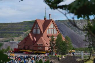 the big church move swedish town begins to roll historic building 5km 68a450b0df369