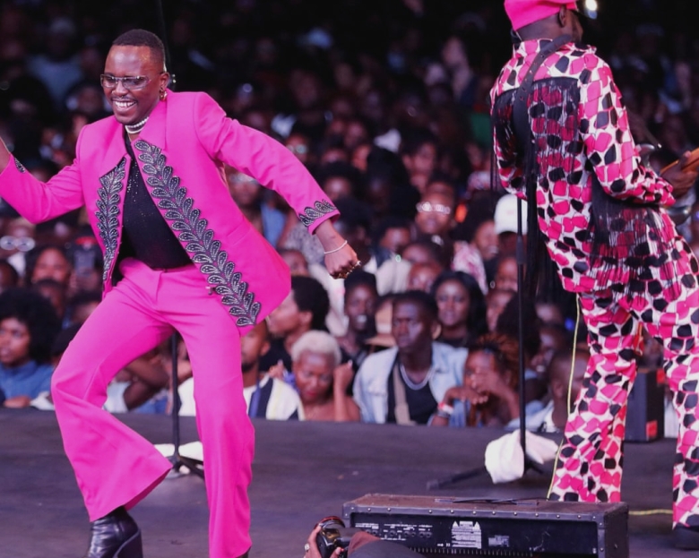 „Trecând prin foc: Willis Chimano și experiența sa de a fi expus în cea mai mare trupă de băieți din Africa” 1 there was so much vitriol willis chimano on being outed while in africas biggest boy band 68a6e19c53b02