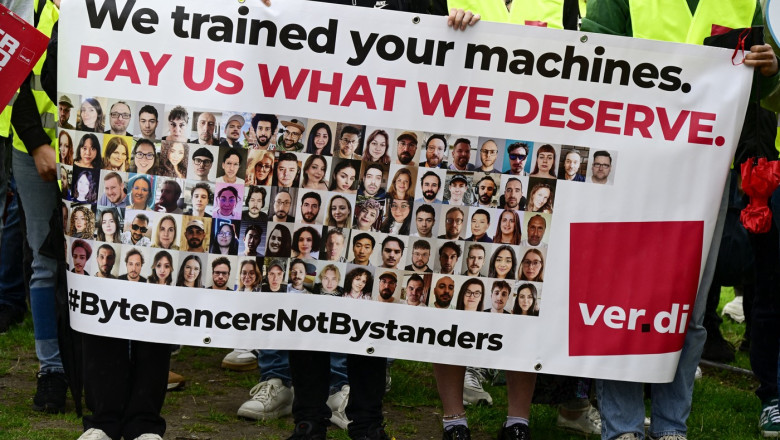 TikTok își restructurează echipa din Germania, înlocuind moderarea umană cu inteligența artificială, iar angajații reacționează prin grevă 1 tiktok concediaza echipa de moderare din germania si o inlocuieste cu ai angajatii intra in greva 6898a52eed774