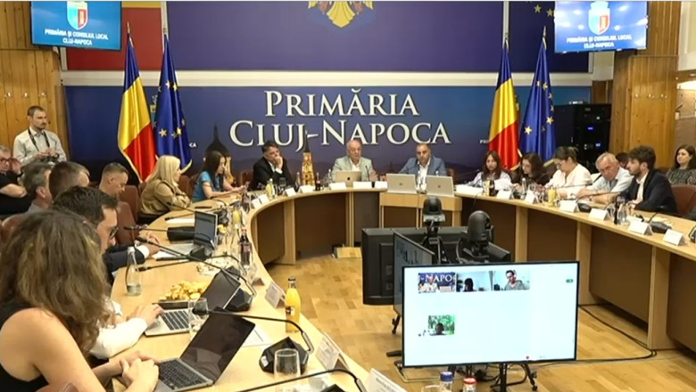 Toți funcționarii primăriei Cluj-Napoca beneficiază de compensații pentru condiții de muncă periculoase. Boc: Gestionarea documentelor îi afectează pe angajați din punct de vedere al sănătății 1 toti angajatii primariei cluj napoca primesc spor de conditii vatamatoare boc maruntitul dosarelor afecteaza sanatatea oamenilor 6891c237280e1