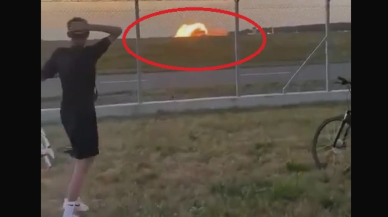 Catastrofă aeriană în Polonia: Un avion de vânătoare F-16 s-a prăbușit în timpul antrenamentelor pentru un spectacol aeronautic 1 tragedie aviatica in polonia un avion de vanatoare f 16 s a prabusit in timpul pregatirilor pentru un spectacol aviatic video 68b13f5af10d6