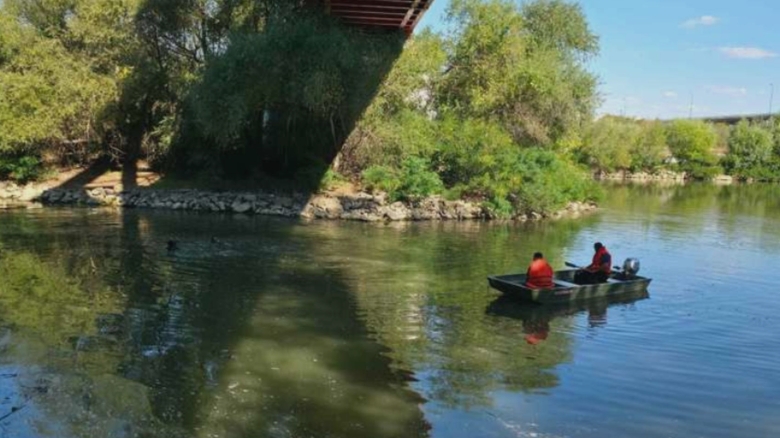 Dramă la Arad: un tânăr de 18 ani își pierde viața în râul Mureș, în timp ce o adolescentă de 16 ani reușește să scape 1 tragedie la arad un tanar de 18 ani a murit dupa ce a cazut in raul mures o fata de 16 ani a supravietuit 68adf77000795