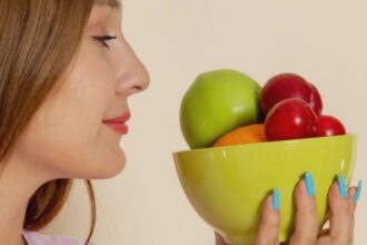 trei ingrediente simple cu care poti indeparta pesticidele de pe fructe si legume orice gospodina le are in bucatarie 68b2dfb181f11