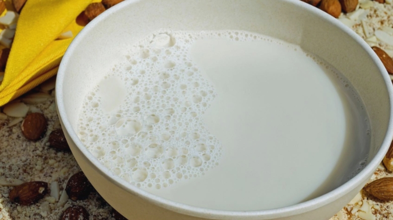 Secretele laptelui pentru o frumusețe radiantă: Descoperă avantajele sale pentru piele și metodele de utilizare 1 trucuri de infrumusetare cu lapte ce beneficii are pentru ten si cum il poti folosi 68a4d0435b255