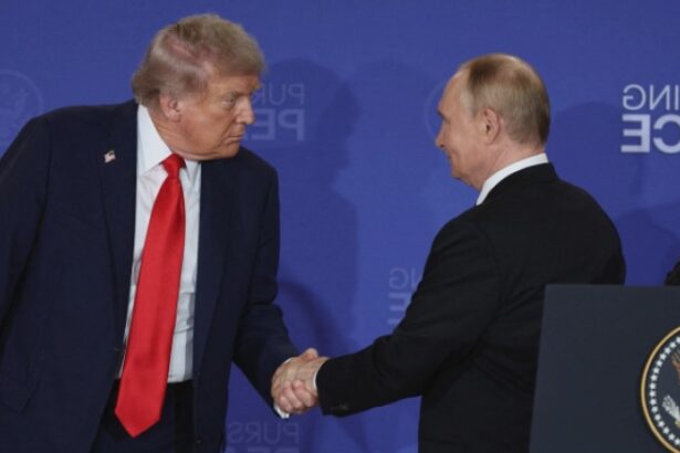 trump anunta ca a convenit cu putin ca razboiul din ucraina se va incheia cu un schimb de teritorii rusia este o putere foarte mare 68a01eb519198