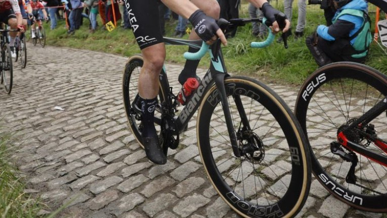 Un ciclist se află în comă indusă după un accident în cadrul Turului Poloniei: Am simțit o ușurare să-l văd respirând 1 un ciclist in coma indusa dupa o cazatura in timpul turului poloniei am fost usurat sa vad ca respira 68975bfab86bf