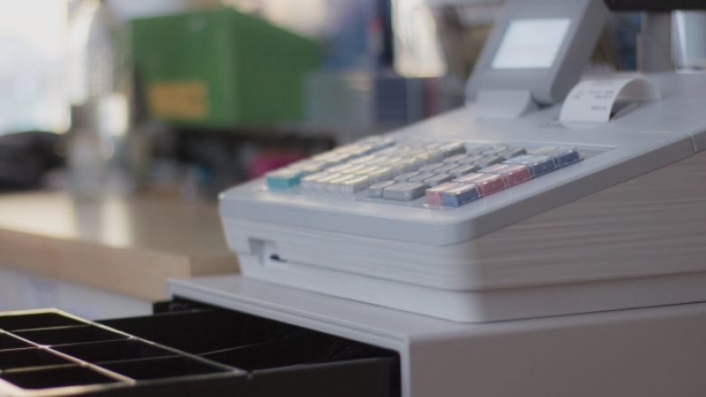 Un adolescent de 17 ani a furat casa de marcat dintr-o brutărie din Bacău și a dispărut cu ea 1 un tanar de 17 ani a smuls casa de marcat dintr o brutarie din bacau si a luat o la fuga cu ea 68a2f01ad5c9f