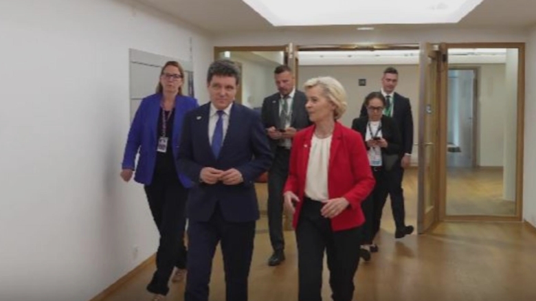 Ursula von der Leyen sosește luni în România pentru o întâlnire importantă cu Nicușor și Bolojan la Constanța 1 ursula von der leyen vine luni in romania sefa ue i a convocat la constanta pe nicusor si bolojan 68b302f512c32