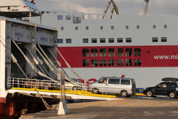 vanturile violente din grecia au blocat in porturi feriboturile care merg in cele mai populare insule cautate de turisti 6895e6db21c0d