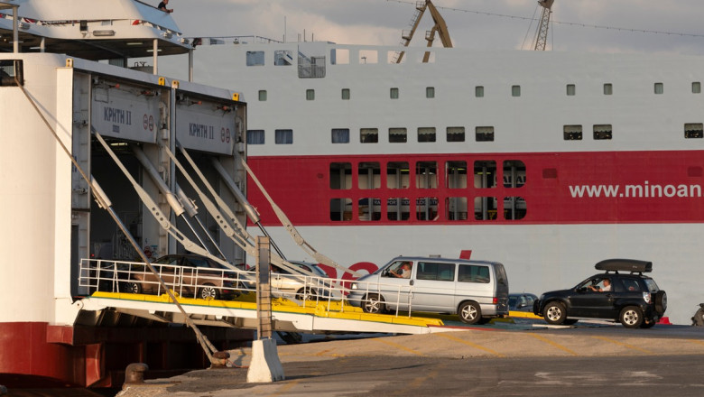 Furtunile puternice din Grecia au paralizat feriboturile spre cele mai căutate insule turistice 1 vanturile violente din grecia au blocat in porturi feriboturile care merg in cele mai populare insule cautate de turisti 6895e6db21c0d