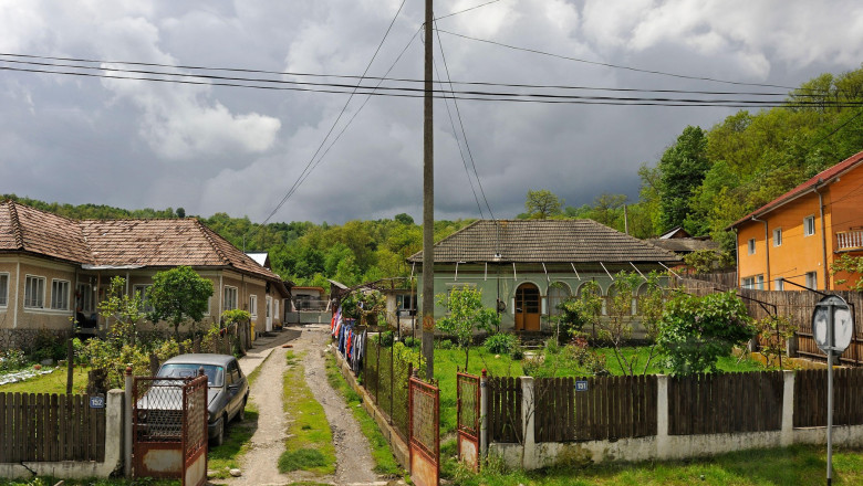 Pedeapsă dură de până la 100.000 de lei pentru construcții neautorizate în propria curte: garaje, șoproane și alte anexe riscă sancțiuni severe 1 video amenzi de pana la 100 000 de lei pentru cei care construiesc fara autorizatie in propria curte garaje soproane sau alte