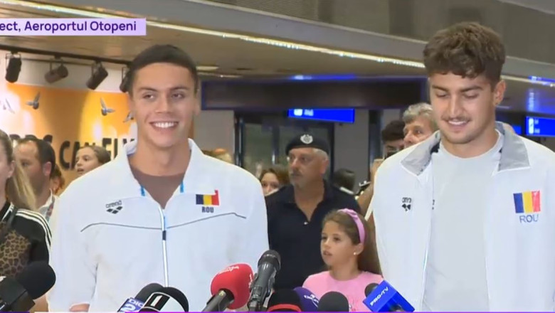 David Popovici, întâmpinat cu ovații la întoarcerea în țară: „Am reușit să mă depășesc, sunt mândru de realizările mele.” 1 video david popovici a fost primit cu aplauze la aeroport la revenirea in tara am reusit sa ma autodepasesc sunt mandru de mine 688fba111a5bf