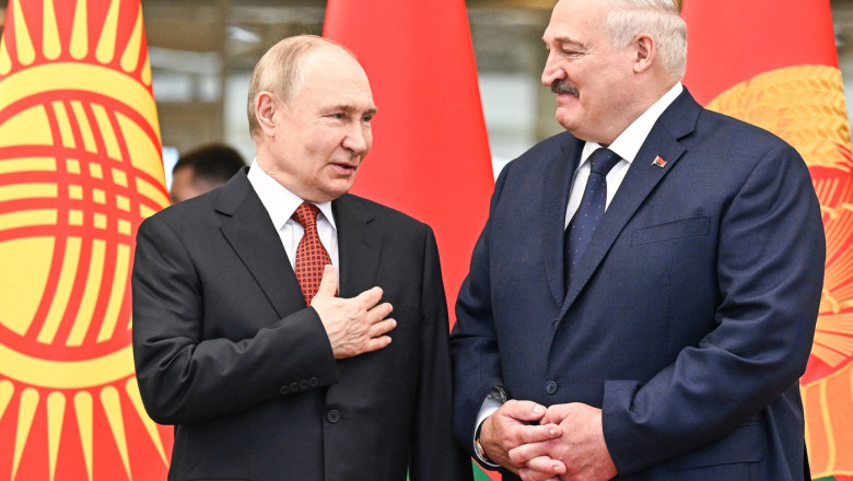 „Îngrijorarea umanitară a lui Putin: O piedică în calea avansului militar rus în Ucraina, conform lui Aleksandr Lukașenko.” 1 video e lent pentru ca ii pasa aleksandr lukasenko crede ca pornirile umanitare ale lui putin franeaza avansul militar rus in ucraina 6890e7e6d3ded