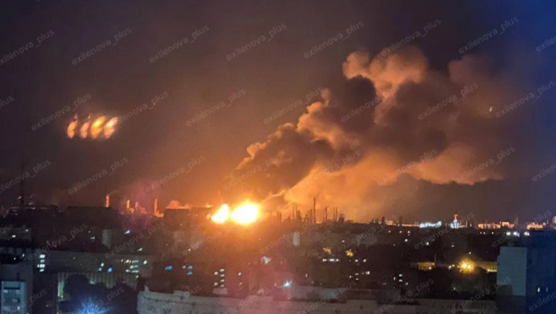 Explozie de proporții la Volgograd: Rafinăria Lukoil, lider în sudul Rusiei, atacată de ucraineni, conform sateliților NASA 1 video explozii in volgograd ucrainenii au lovit rafinaria lukoil cea mai mare din sudul rusiei satelitii nasa raporteaza un incendiu urias 689d958683f49