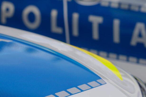 video imagini socante doua femei lovite pe trotuar de un sofer care a pierdut controlul unei masini sport 6891ed2093703