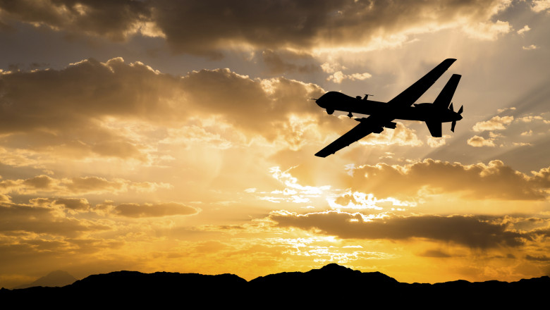 Flăcări uriașe la un terminal petrolier din Soci, în urma unui atac cu drone din partea Ucrainei; zborurile au fost oprite 1 video incendiu masiv la un depozit de petrol din soci dupa un atac cu drone al ucrainei zborurile au fost suspendate 688f1f895a7e3