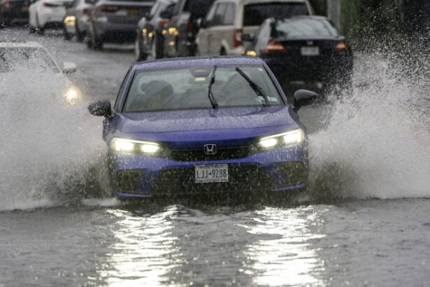 video inundatii puternice in new york si new jersey apa a patruns in statiile de metrou si in autobuze a fost decretata stare de urgenta 688c555dd39ed