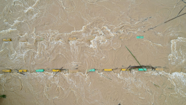 Furtuni devastatoare în sudul Chinei: zeci de mii de oameni în pericol din cauza ploilor torențiale 1 video inundatii puternice in sudul chinei din cauza ploilor torentiale zeci de mii de persoane au fost evacuate 6893a5147081a