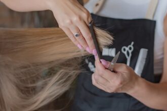 video mersul la salon a devenit un lux cu cat s au majorat tarifele pentru serviciile de infrumusetare clienta e consistenta cresterea 68a727e3edbd6