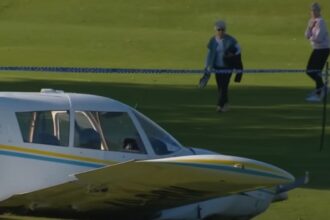 video momentul in care un avion incearca o aterizare fortata si cade pe un teren de golf in australia 68a2d701e9f28