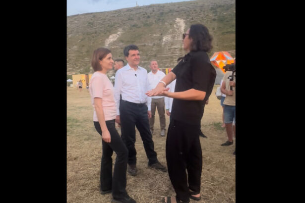 video nicusor dan a participat alaturi de maia sandu la festivalul lupilor din republica moldova 689836b352866