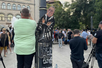 video protest in piata universitatii fata de declararea zilei de doliu national pentru iliescu jandarmeria spune ca manifestatia e ilegala 6894dc600438e