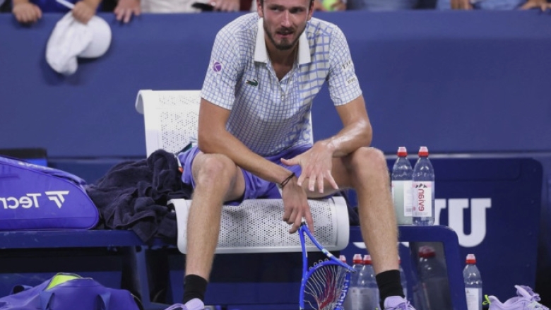 Daniil Medvedev, sancționat cu 42.500 de dolari după o ieșire nervoasă la US Open 1 video rusul daniil medvedev amendat cu 42 500 de dolari dupa ce a facut o criza de nervi la us open 68b0b1bc10e9f