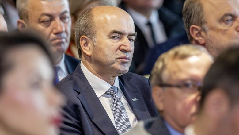 Tudorel Toader reacționează la afirmațiile șefei CSM despre pensiile magistraților: „Adaugă combustibil la foc”. Ce aspect de neconstituționalitate a identificat? 1 video tudorel toader dupa declaratia sefei csm privind pensiile magistratilor pune gaz pe foc ce problema de constitutionalitate a gasit 688f575396fda