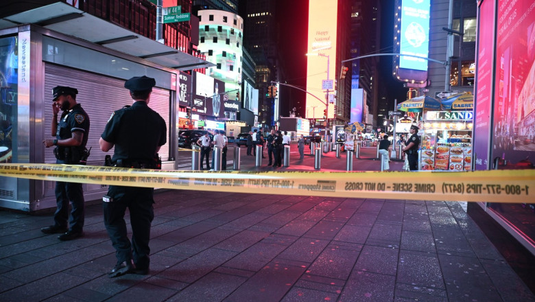 Un adolescent de 17 ani a deschis focul în Times Square, New York, provocând rănirea a trei persoane 1 video un baiat de 17 ani a deschis focul in time square din new york trei persoane au fost ranite 68972d8776480