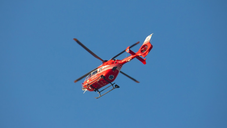 Un adult și un minor se află în stare critică după o electrocutare într-o piscină gonflabilă 1 video un barbat si un copil in stop cardio respirator dupa ce s ar fi electrocutat intr o piscina gonflabila 6894b56e3ea80