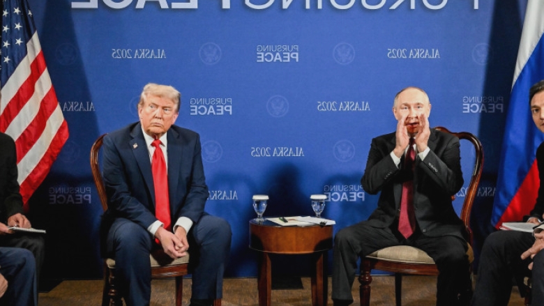 Vladimir Putin, provocat cu o întrebare despre soarta civililor la începutul summitului din Alaska, a avut o reacție surprinzătoare 1 video vladimir putin intrebat daca va mai ucide civili la inceputul summitului din alaska reactia liderului rus 68a0020c1b737