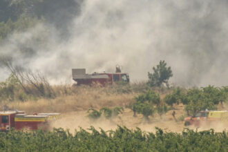 videofoto incendiul din sudul frantei a mistuit 16 000 de hectare un mort si 13 raniti intre care un pompier si o persoana sunt in stare grava 6894f1dd16f8f