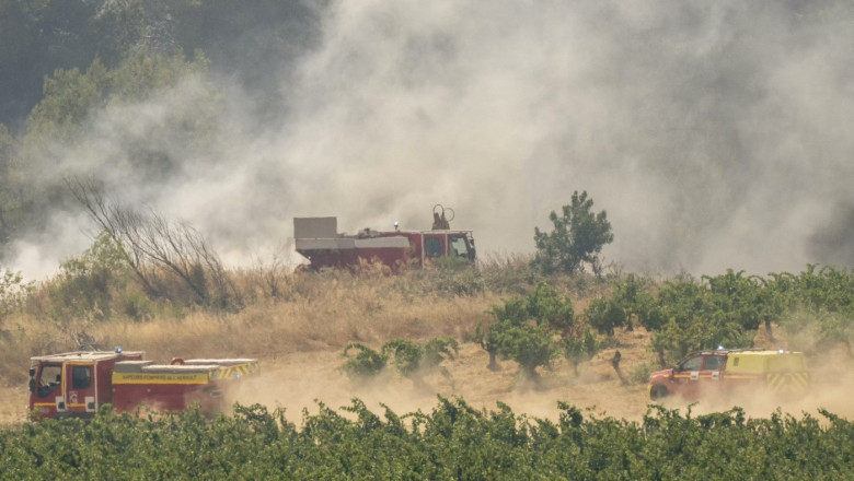 Flăcările devastatoare din sudul Franței: 16.000 de hectare distruse, un deces și 13 răniți, printre care un pompier și un civil grav afectați 1 videofoto incendiul din sudul frantei a mistuit 16 000 de hectare un mort si 13 raniti intre care un pompier si o persoana sunt in stare grava 6894f1dd16f8f