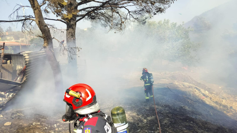 Pompierii români, în sprijinul Greciei: misiune de salvare în lupta cu incendiile de vegetație 1 videofoto pompierii romani trimisi in grecia la stingerea incendiilor de vegetatie salvatorii au o misiune dificila 6896467ebc2a3
