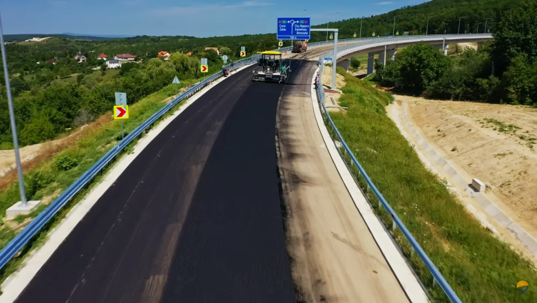 Centura Zalău: O reinterpretare a „Tăntălăului și Gogomanului” - chinezii pretind că muncesc, iar statul român că investește 1 videofoto pro infrastructura centura zalau remake tantalaul si gogomanul chinezii se fac ca lucreaza statul roman ca plateste 6899afe3a5a5a