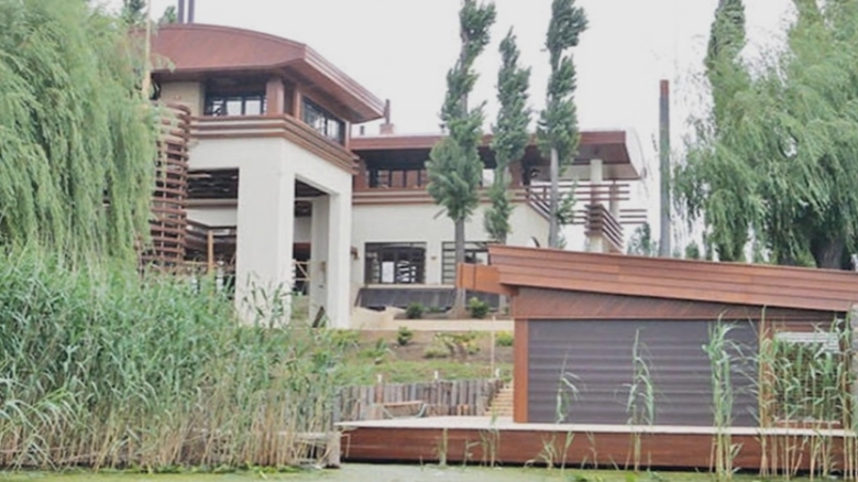 Vila lui Dinu Patriciu de la Snagov revine pe piață cu un preț cu un milion de euro mai mic 1 vila lui dinu patriciu de la snagov scoasa din nou la vanzare pretul redus cu un milion de euro 68a8010257483