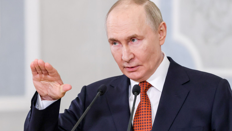 Vladimir Putin afirmă că Uniunea Europeană a devenit un jucător minor pe scena politică, lipsită de suveranitate 1 vladimir putin considera ca uniunea europeana este un pitic politic care si ar fi pierdut suveranitatea 688da3664e60d