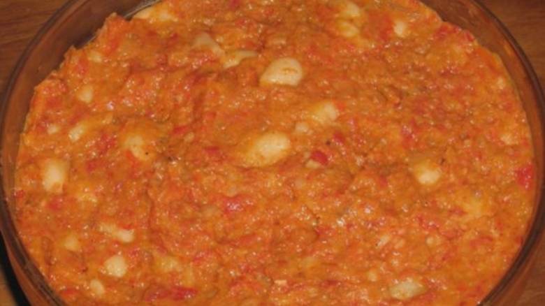 Zacuscă din fasole boabe: Descoperă rețeta tradițională și ingredientul secret care îi dă un gust deosebit 1 zacusca de fasole boabe reteta traditionala ce ingredient secret ii confera acestui preparat o savoare aparte 68ac3b8143545