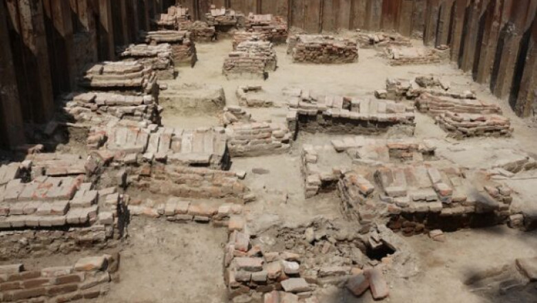 Zeci de morminte medievale găsite în curtea unui liceu din Lugoj: o fascinantă privire în istorie 1 zeci de morminte medievale au fost descoperite in curtea unui liceu lugoj o adevarata fereastra catre trecut 68906640a117d