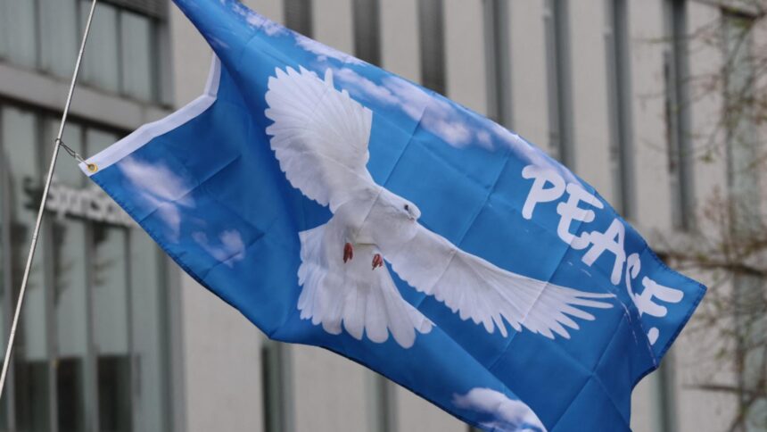 21 septembrie - Sărbătoarea globală a păcii, marcată în premieră în 1982 1 21 septembrie ziua internationala a pacii a fost celebrata pentru prima data in 1982 68cf8e4d1bc33