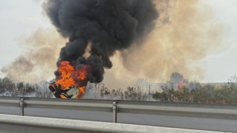 Flăcări pe autostrada A1 București-Pitești: o mașină s-a aprins în drum spre Capitală 1 accident pe autostrada a1 bucuresti pitesti pe sensul spre capitala o masina a luat foc 68bc388bf3fea