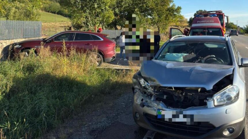 Coliziune pe DN 15A în județul Mureș: Cinci persoane afectate, inclusiv doi copii 1 accident rutier cu cinci victime pe dn 15a in judetul mures printre raniti se afla doi copii 68d8230c7b25f