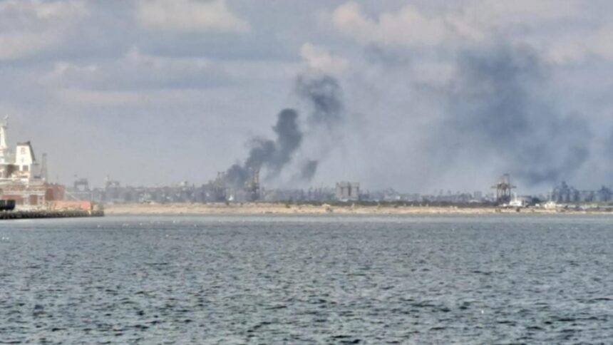 Alarmă la Constanța: Nori de fum gros în apropierea portului 1 alerta la constanta degajari masive de fum in zona portului foto 68dbc0e2374de
