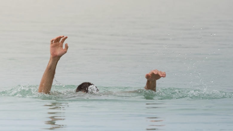 Intervenție de urgență pe litoral: un bărbat de 70 de ani, salvat inconștient din mare la Costinești de echipajul SMURD cu elicopterul 1 alerta pe litoral barbat de 70 de ani scos inconstient din mare la costinesti a intervenit elicopterul smurd 68b822f98e3c0