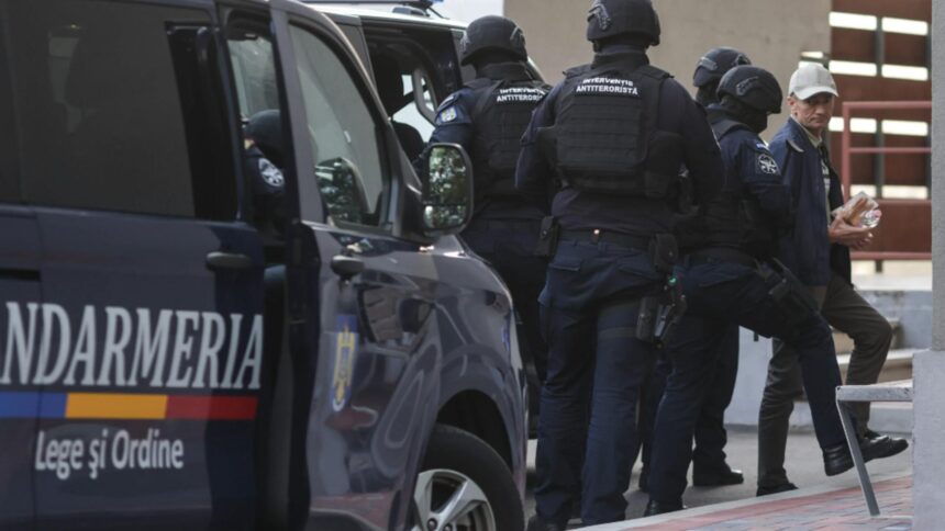 Alexandru Bălan, agentul moldovean reținut în România, se confruntă cu un eșec în fața judecătorilor, care i-au respins cererea de eliberare din detenție 1 alexandru balan spionul moldovean prins in romania nu a avut noroc la magistrati i au refuzat eliberarea din arest 68d3e8c9b55f9