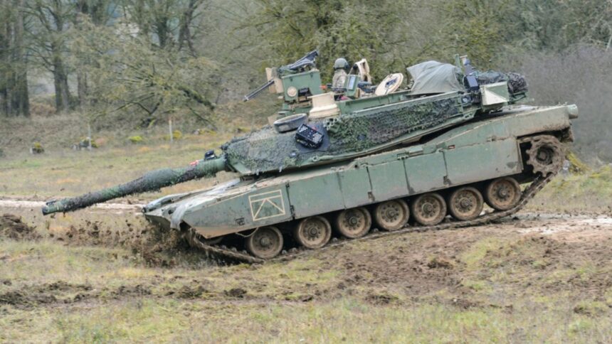 Forțele Armate Române își întăresc flota cu tancuri Abrams din SUA - un pachet de vehicule, armament, muniții, echipamente și instruire în valoare de peste 8 miliarde de dolari 1 armata romaniei semneaza alte achizitii de tancuri americane abrams vehicule arme munitii echipamente si instruire in valoare de peste 8 miliarde de dolari 68db6559085ca