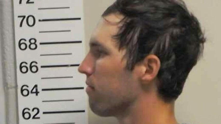 Confruntarea lui Tyler Robinson cu justiția: Adevăruri șocante din ancheta asasinatului lui Charlie Kirk 1 asasinul lui charlie kirk fata in fata cu judecatorii detalii cutremuratoare din ancheta ce l ar fi influentat pe tyler robinson 68c8f3e1336ab