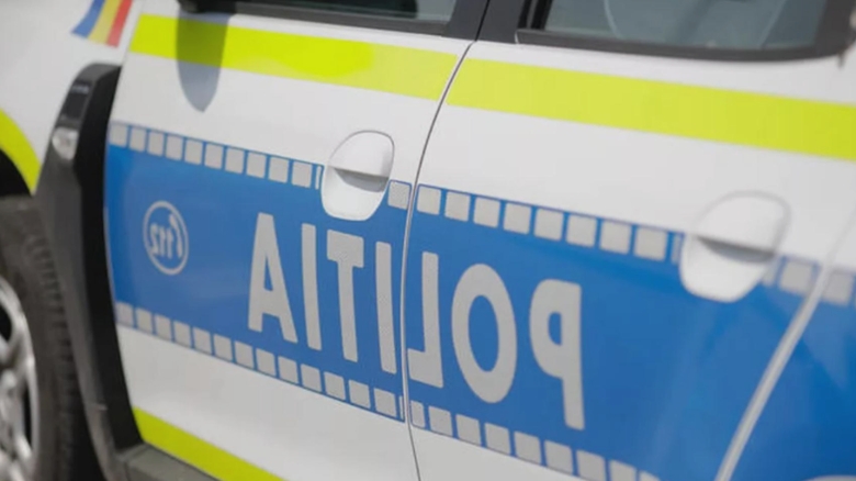 Autospecială de poliție accidentată în curtea spitalului din Găești, un copil de trei ani a suferit răni 1 autospeciala a politiei implicata intr un accident in curtea spitalului din gaesti un copil de trei ani a fost ranit 68b865ef79b4e