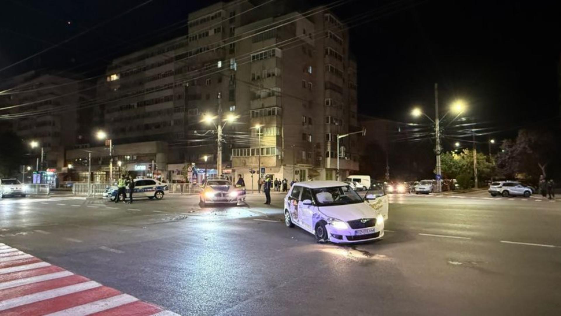 Mașină de poliție accidentată pe un bulevard din Buzău