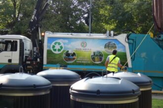 autoturism lovit de masina de gunoi o femeie a fost ranita 68c1b0a50c8cd